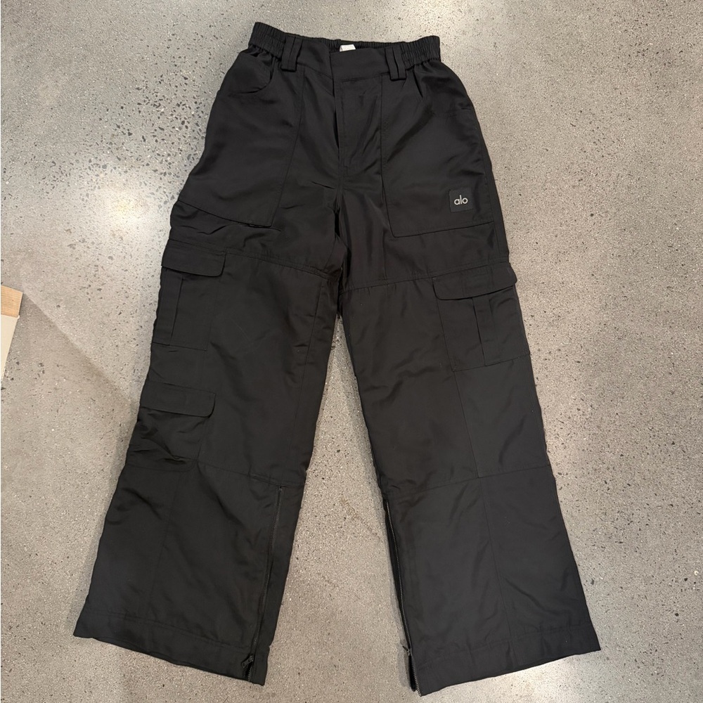 ALO Yoga Black Wide-Leg Cargo Pants - Picture 2 of 5